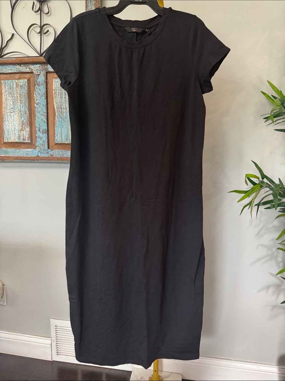 G.I.L.I. Black Short-Sleeve t shirt Midi Dress EUC L